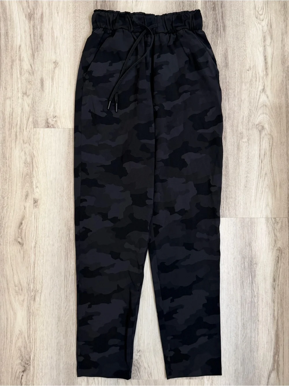 Lululemon Keep Moving Pant 7/8 High-Rise Camo Size 2